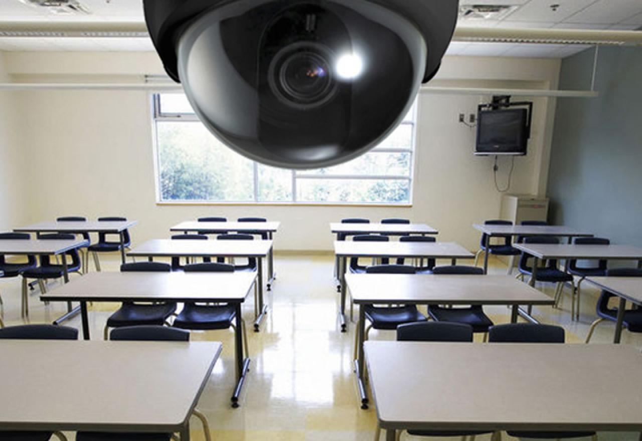 Камеры в школе родители. Видеонаблюдение в школе. Видеокамера в школе. Камеры видеонаблюдения в школах. Камера видеонаблюдения в классе школы.