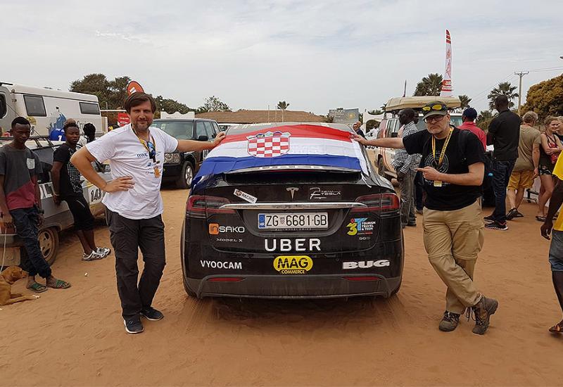 Hrvatski tim Tesla završio reli Budimpešta-Bamako prešavši Saharu električnim automobilom