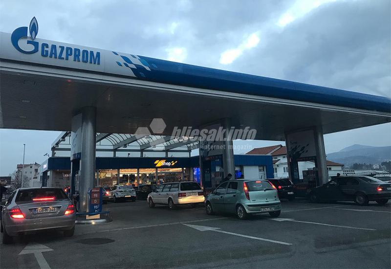 ''Puni do vrha'': Velike gužve na benzinskim crpkama u Hercegovini