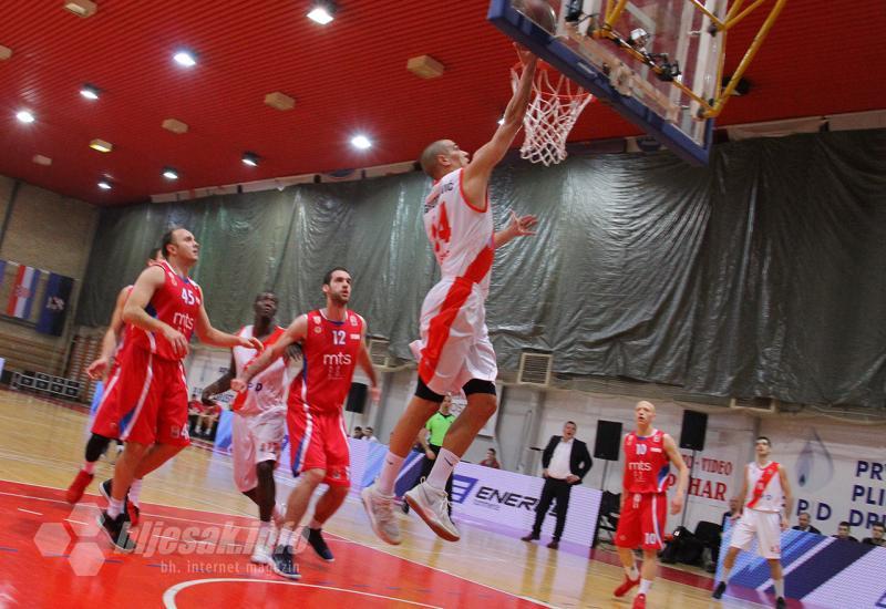 Košarkaši Vršca nakon noći provedene u autobusu stigli u Mostar