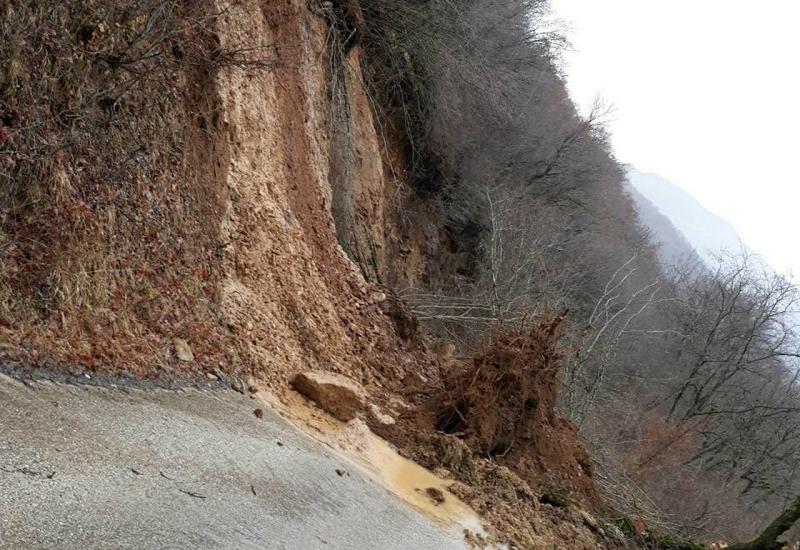 Posljedice nevremena u Jablanici i Konjicu: Ceste zatrpane, kuće ugrožene...