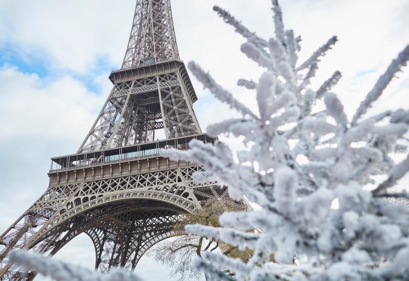 Snijeg zatvorio Eiffelov toranj