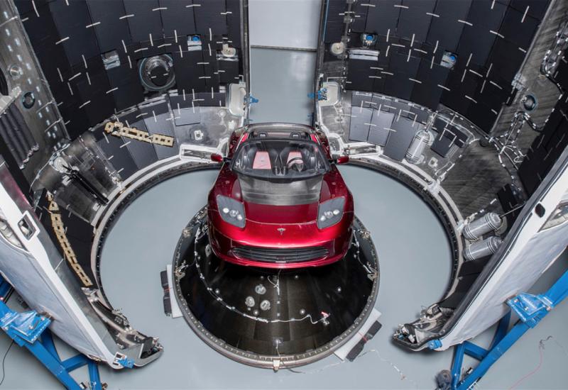 Elon Musk se upisao u povijest: Raketom lansirao Tesla automobil u svemir