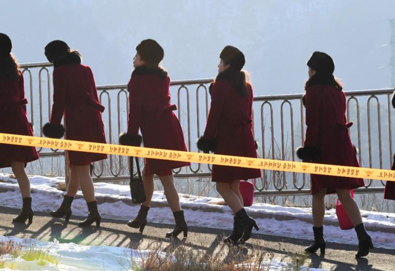 Cheerleadersice iz Sjeverne okupirale Južnu Koreju