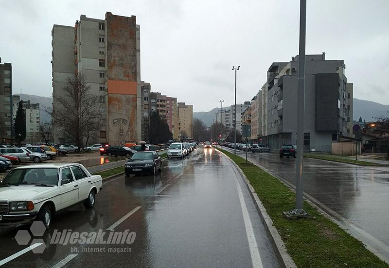 Mostar: Vlasnici dužni ukloniti parkirana auta