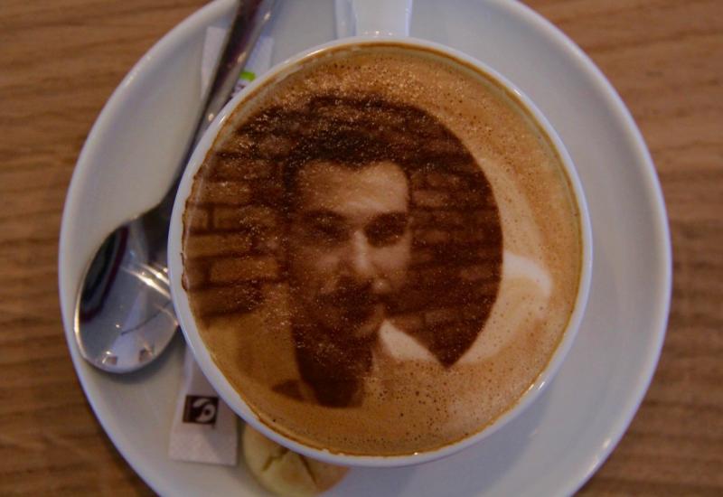 Kafić  nudi cappuccino sa selfijem
