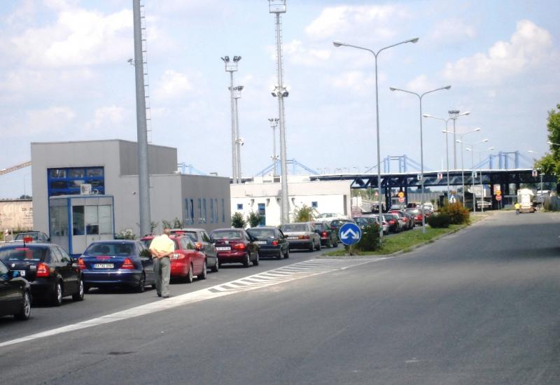 Orašje: Uhićen na izlazu iz BiH zbog krivotvorenja vozačkih dozvola