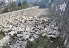 Partizansko groblje opet na udaru: Uništene ploče 'skupljene' na jedno mjesto