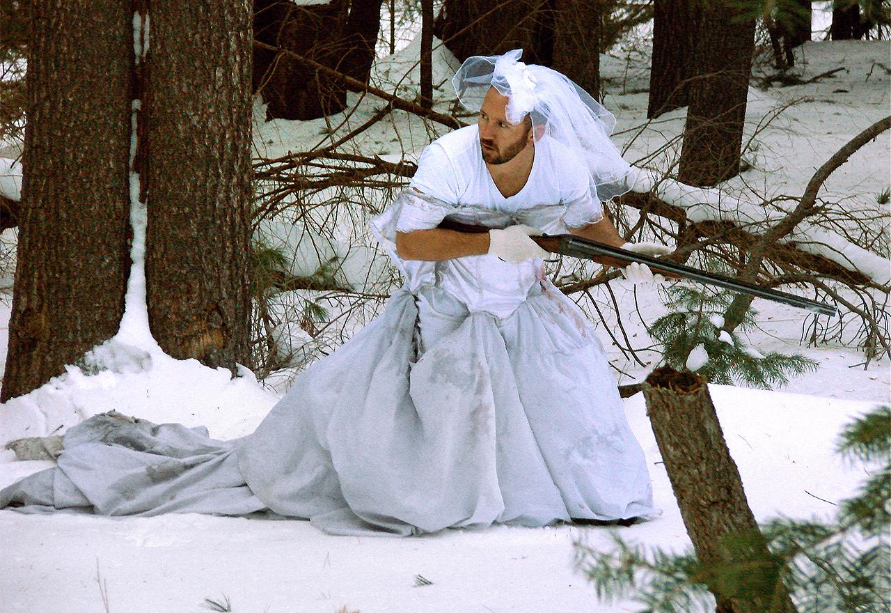 Баба Яга в свадебном платье
