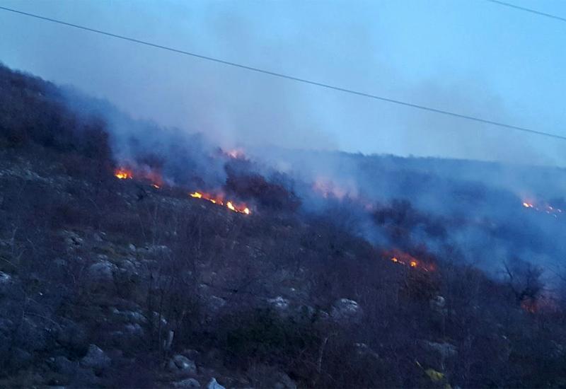 Veliki požar na putu prema Gorancima