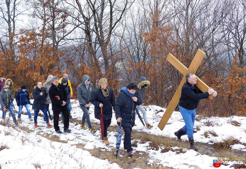 Puta križa na brdo Gradac - Svake nedjelje do Uskrsa - Pobožnost Puta križa na brdo Gradac 