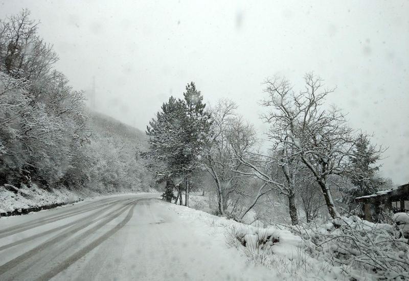 Snijeg se spustio do Mostara
