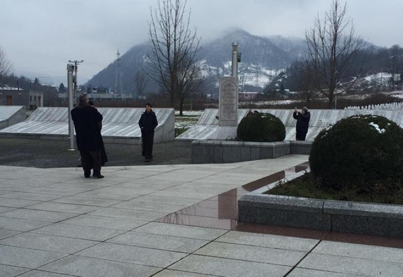 Franjevci u posjeti Srebrenici - Franjevci iz cijelog svijeta posjetili Srebrenicu