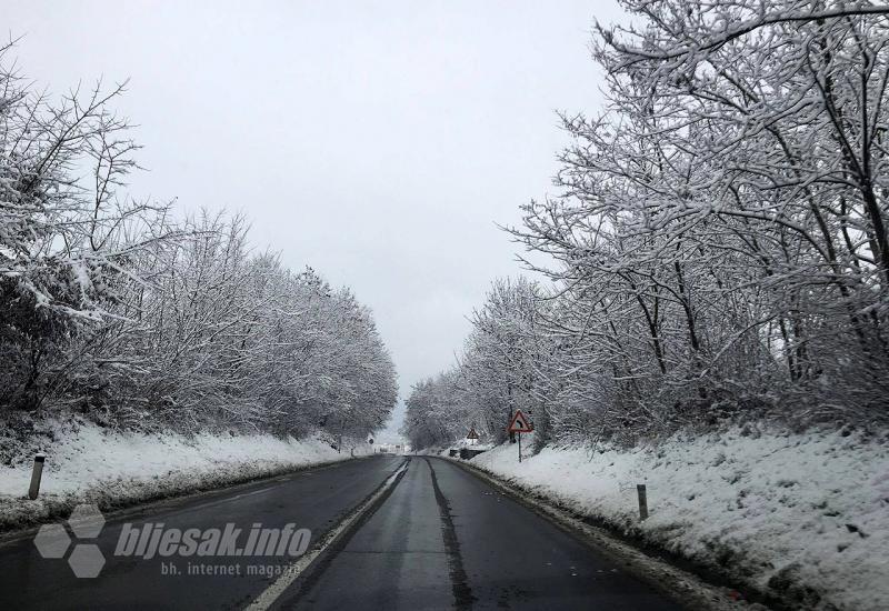 Nanosi snijega na cestama u zapadnim krajevima BiH