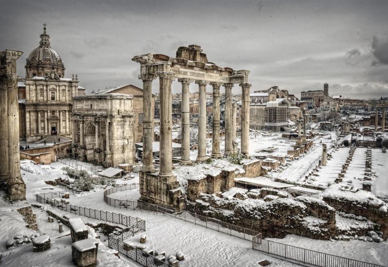 Kolaps u Rimu: U čišćenju snijega pomaže vojska