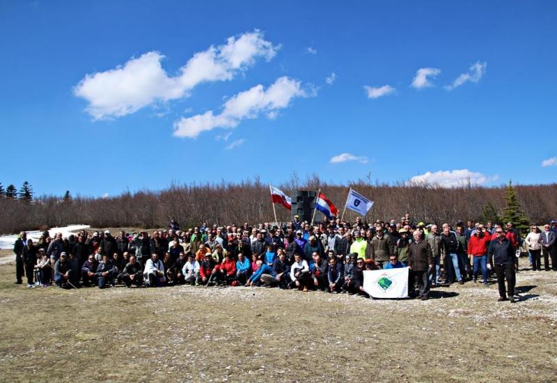 S jednoga od prijašnjih memorijalnih planinarskih uspona na Prokos - Najavljen memorijalni planinarski uspon za stradale hrvatske vojnike na Prokosu