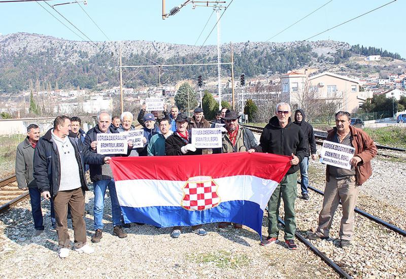Blokada pruge u Čapljini - Branitelji na ulici: Blokirane granice i prometnice