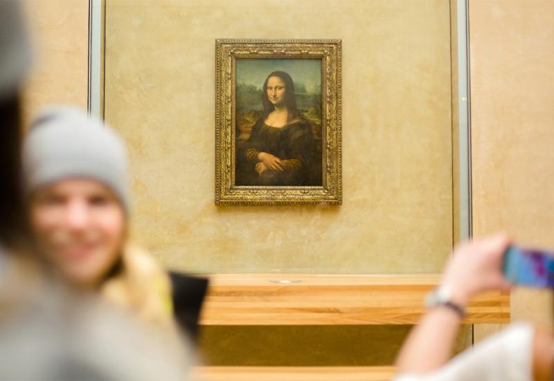 Louvre nudi privatno "druženje" s Mona Lisom