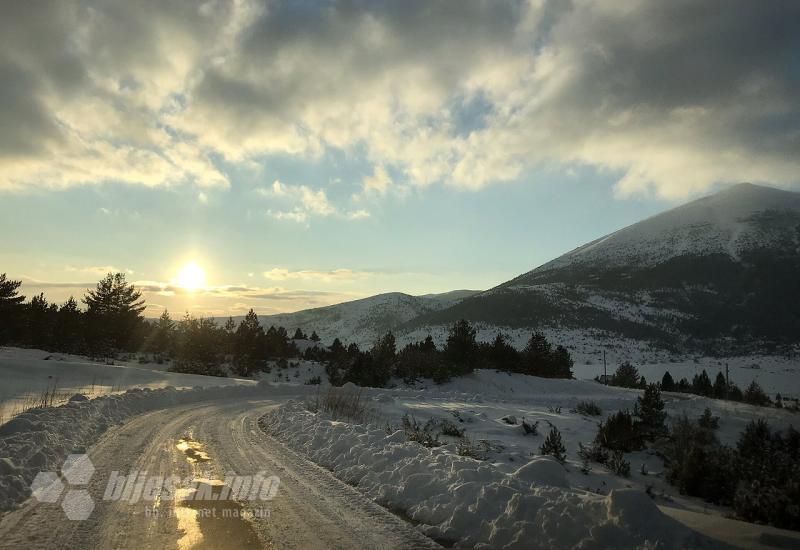 I u Hercegovini: Vjetar stvara snježne nanose na cestama