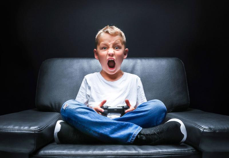 Roditelji mogu ''zaključati'' PlayStation 4 kad djeca pretjeraju