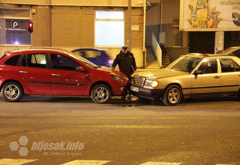 Mostar: Izravni sudar dva vozila na Bulevaru