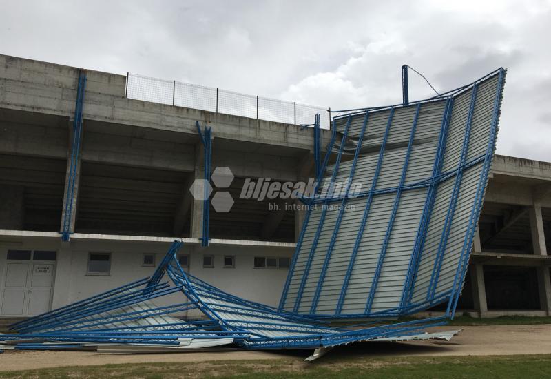 Snažan vjetar u potpunosti uništio krov na stadionu GOŠK-a