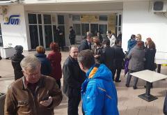 Radnici Hotela Ero čekaju Novalića ispred zgrade Vlade u Mostaru