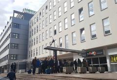 Radnici Hotela Ero čekaju Novalića ispred zgrade Vlade u Mostaru