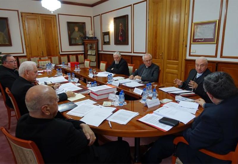 Biskupi na zasjedanju u Mostaru | KTA - Biskupi u Mostaru o odlasku ljudi i klonulosti svećenika