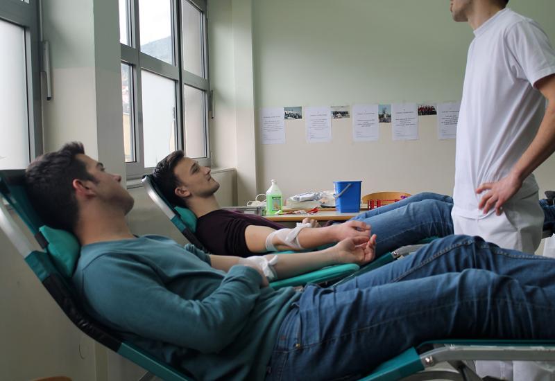 Maturantska akcija darivanja krvi u Karađoz-begovoj medresi