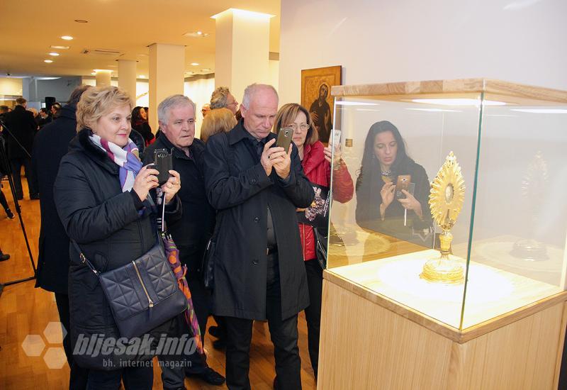 S izložbe Pasionska baština - U Mostaru izložena relikvija Svetog križa