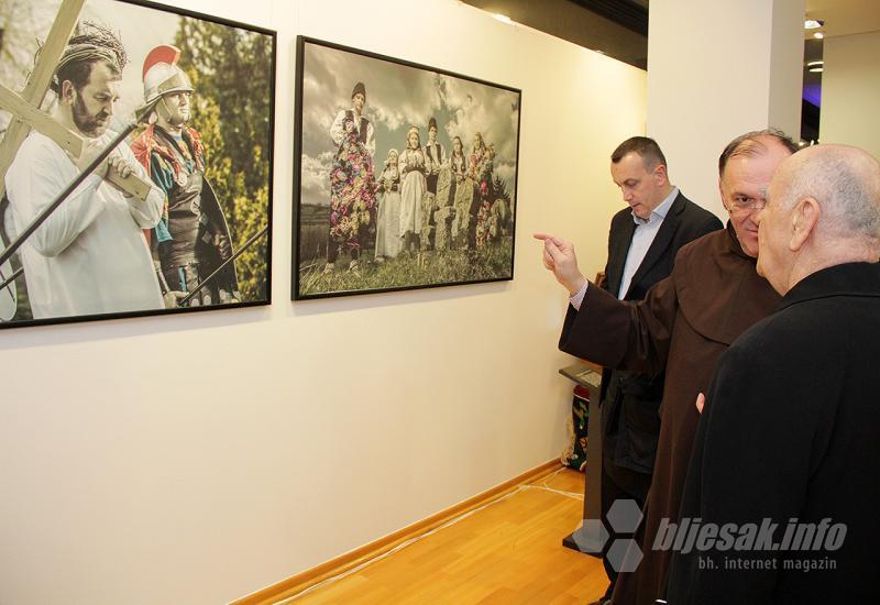 S izložbe Pasionska baština - U Mostaru izložena relikvija Svetog križa