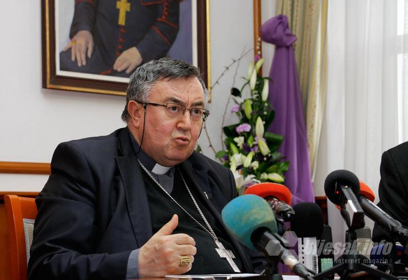 Kardinal Puljić kaže da se brojni kandidati na izborima lažno predstavljaju Hrvatima