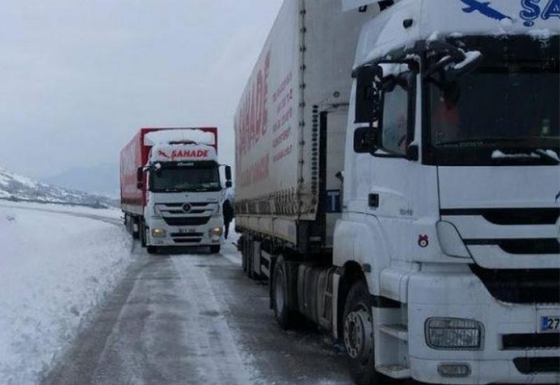 Više teretnih vozila blokiralo magistralnu prometnicu Tomislavgrad-Posušje