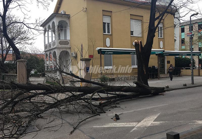  - Mostar: Jak vjetar otpuhao hladnjak