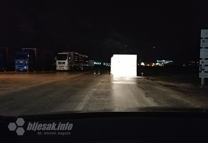 Nevrijeme u Mostaru: Vjetar nosio kontejnere