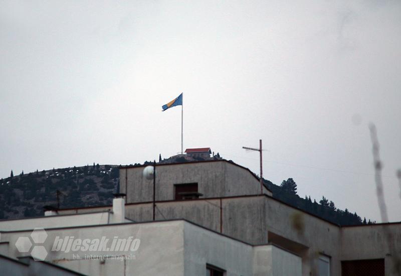 Ponovno  postavljena zastava na Fortici