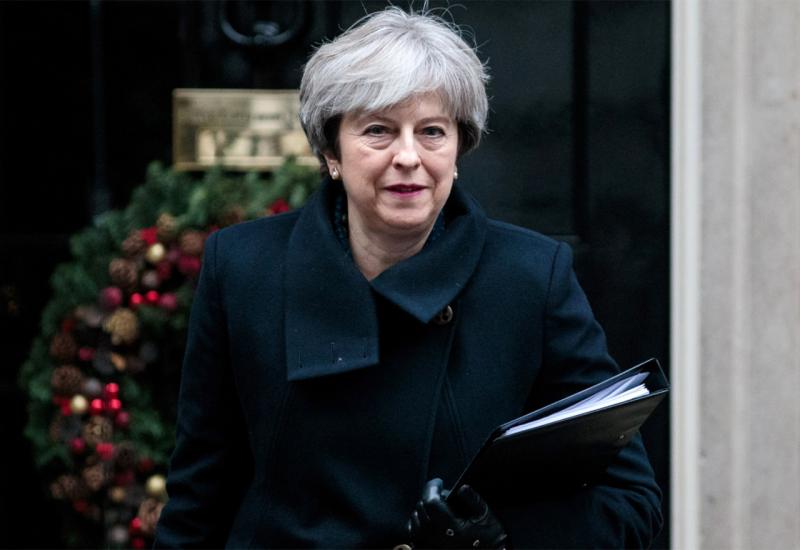 Britanska premijerka Theresa May - Premijerka obilazi zemlju, Velika Britanija za godinu dana skače u nepoznato