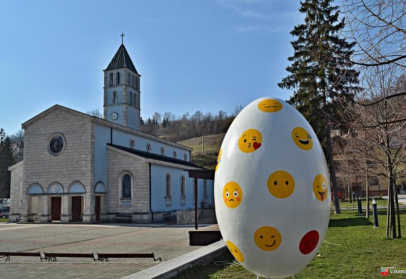 Uskrsno jaje u Prozor-Rami - Prozor: Na trgu postavljeno moderno jaje
