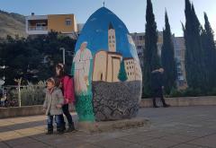 Mostar: Na platou crkve postavljena pisanica