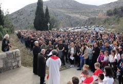Tisuće vjernika pohodilo Križni put na brdo Hum
