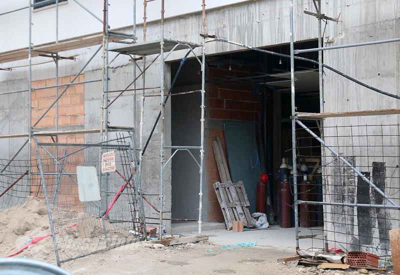Gradilište hotela Ruža - Mostar: Ozlijeđen radnik na gradilištu 