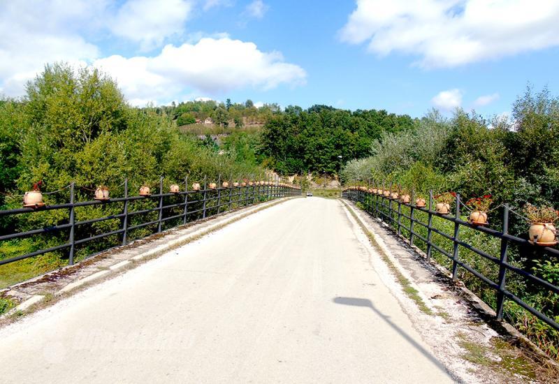 Most na ulazu u Zlakusu - Zlakusa - Selo grnčara i vajata koje je sačuvalo dušu