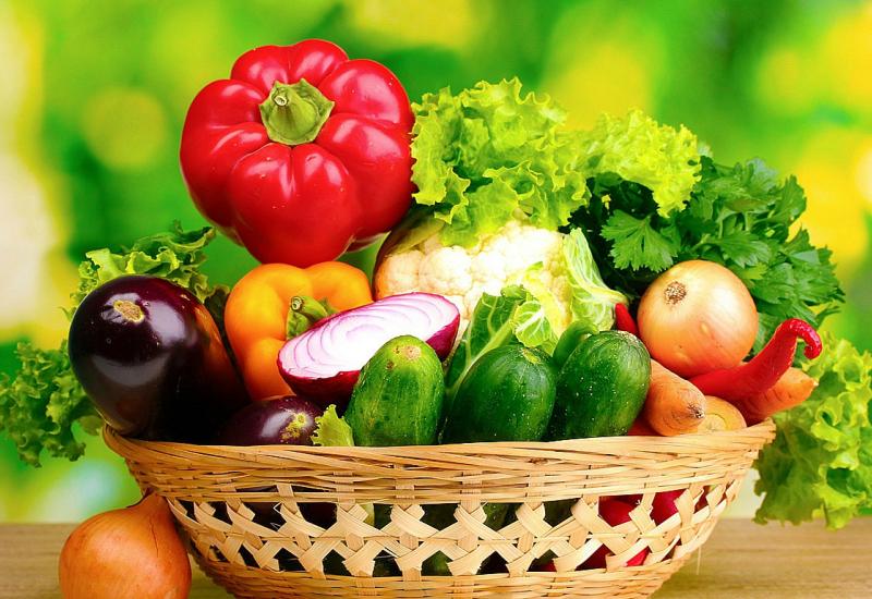 Zbog stalnih poskupljenja na tržnicama se povrće i voće kupuju na komad