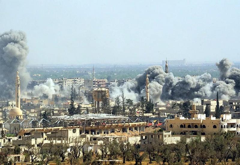 Projektili pogodili Assadovu vojnu bazu, nepoznato tko je pokrenuo napad   