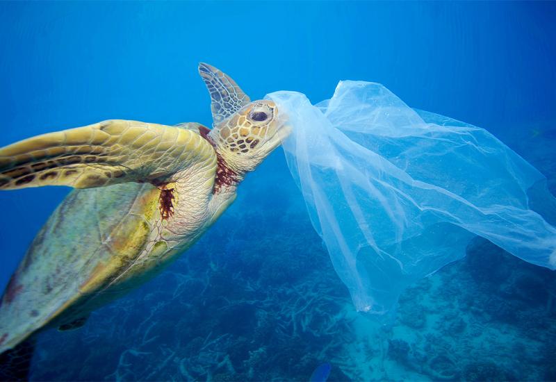 Oceanima će plutati platforme koje uklanjaju plastiku