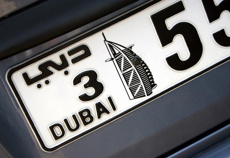U Dubaiju testiraju pametne registarske pločice