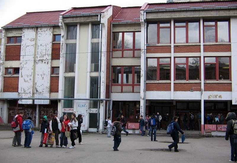 Škola u Zvorniku - Zvornik: Roditelji i djeca štrajkuju glađu zbog bosanskog jezika