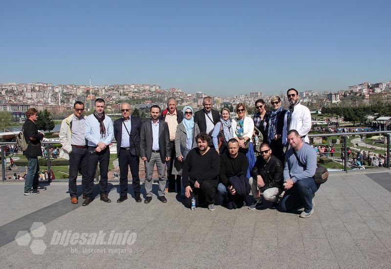 Zajednička fotografija izaslanstva iz Mostara pored Bosfora - Bljesak.info u Istanbulu sa predstavnicima kulturnih institucija Mostara