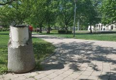 Park Zrinjevac: Oštećene kante i rasvjeta